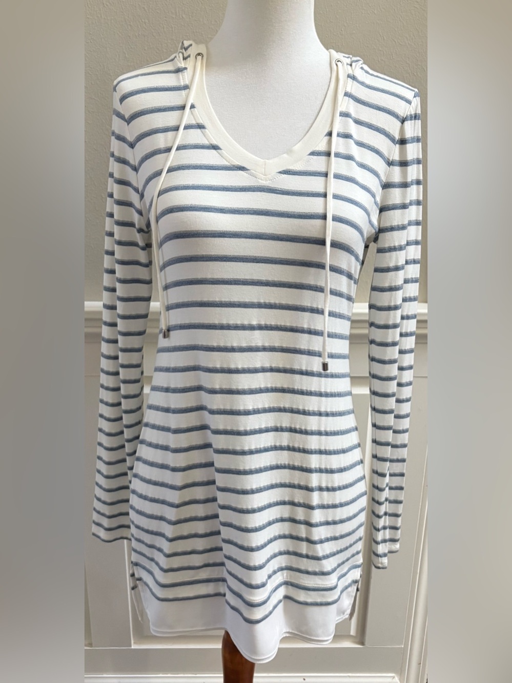 White House Black Market Striped V-Neck Hoodie Tunic in White & Blue-XS-NWT